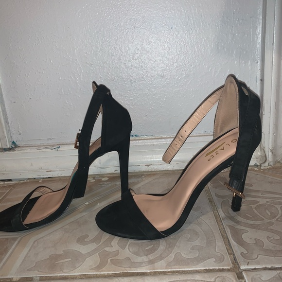 Black strappy heels - Picture 2 of 2